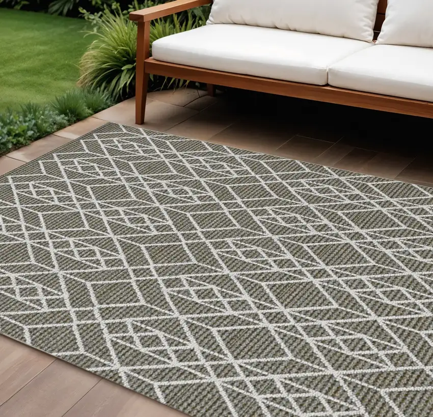 Gray Geometric Indoor Outdoor Area Rug Photo 1