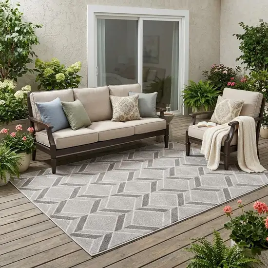 Gray Geometric Indoor Outdoor Area Rug Photo 1
