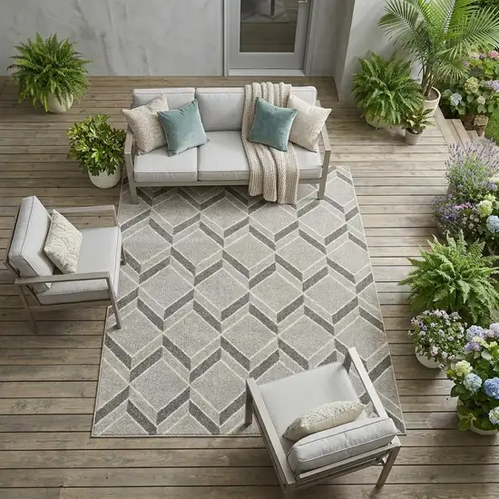Gray Geometric Indoor Outdoor Area Rug Photo 1