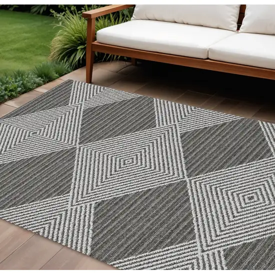 Gray Geometric Indoor Outdoor Area Rug Photo 1