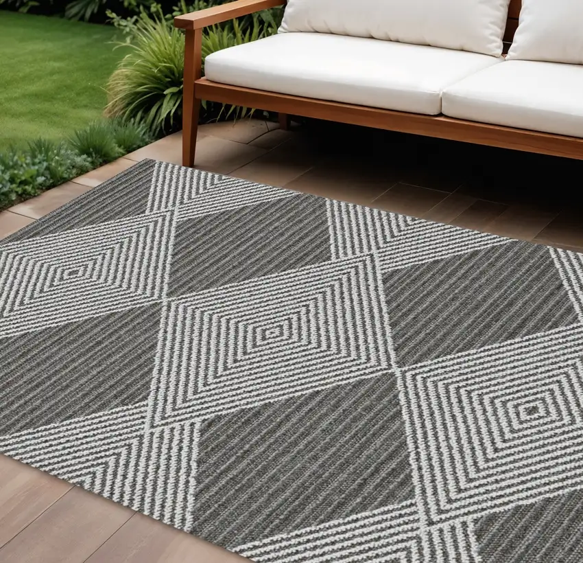 Gray Geometric Indoor Outdoor Area Rug Photo 1