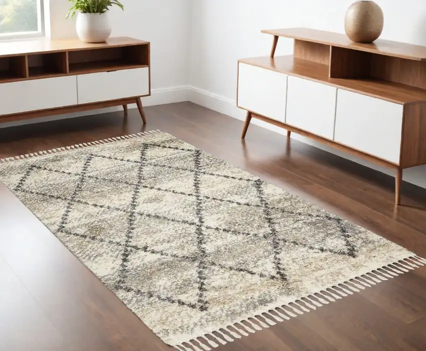 Ivory And Gray Geometric Shag Non Skid Area Rug With Fringe Photo 1
