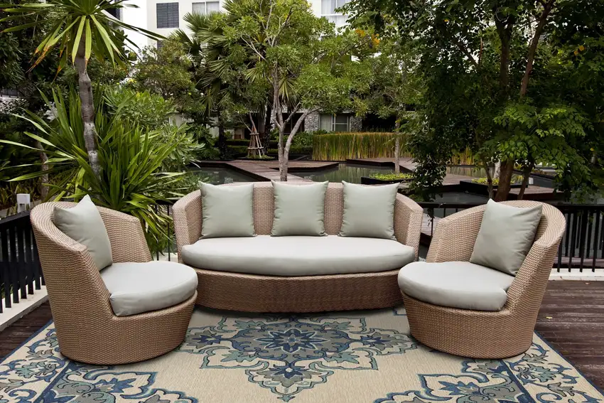Ivory Blue Hand Hooked Floral Medallion Indoor Outdoor Area Rug Photo 4