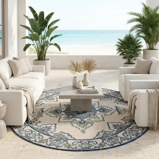 Gray and Ivory Round Damask Handmade Indoor Outdoor Area Rug Photo 1
