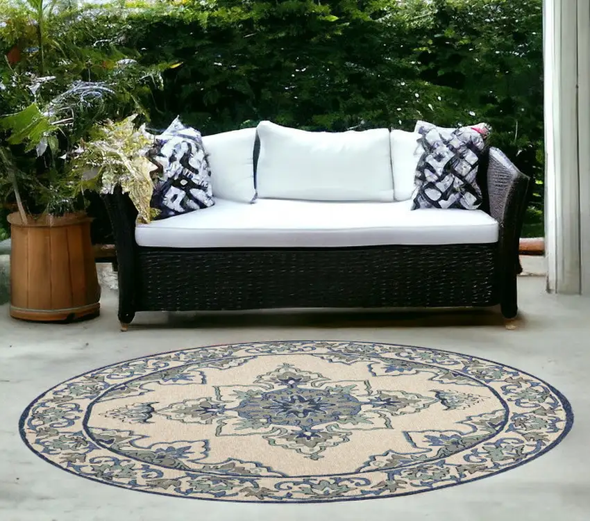 8' Ivory Blue Hand Hooked Uv Treated Floral Medallion Round Indoor Outdoor Area Rug Photo 1