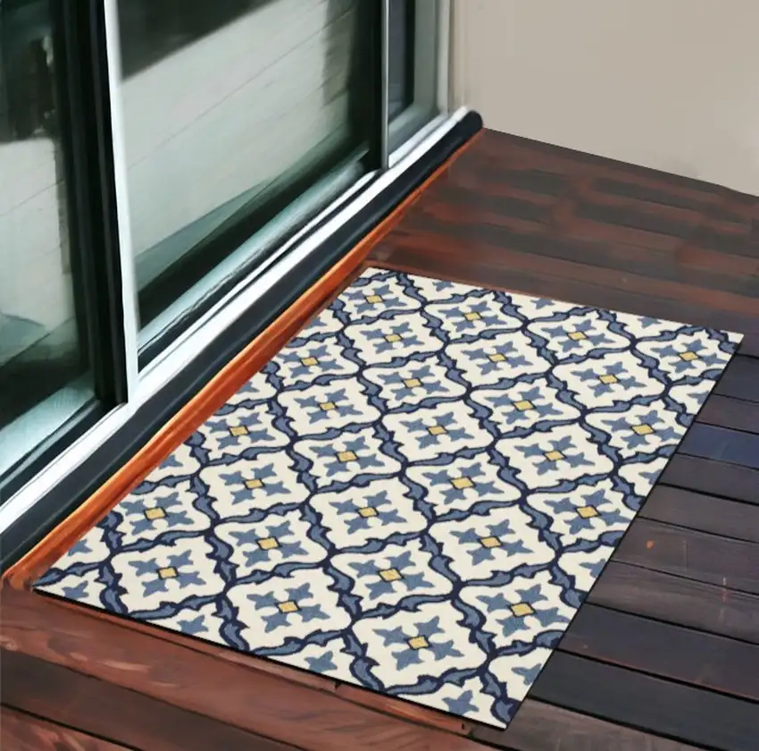 3'X5' Ivory Blue Hand Hooked Uv Treated Quatrefoil Indoor Outdoor Area Rug Photo 1