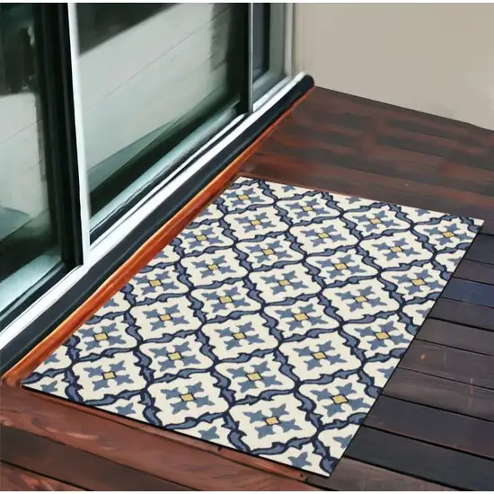 3'X5' Ivory Blue Hand Hooked Uv Treated Quatrefoil Indoor Outdoor Area Rug Photo 1