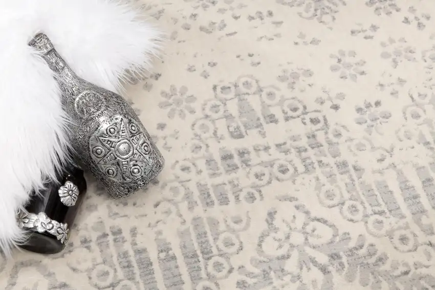 Ivory Distressed Ikat Pattern Area Rug Photo 3