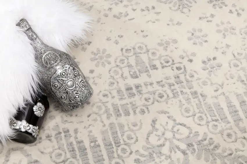 Ivory Distressed Ikat Pattern Area Rug Photo 7