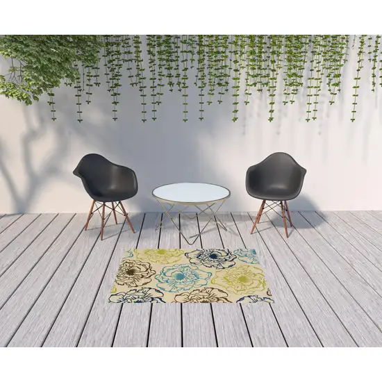 Ivory Floral Stain Resistant Indoor Outdoor Area Rug Photo 2