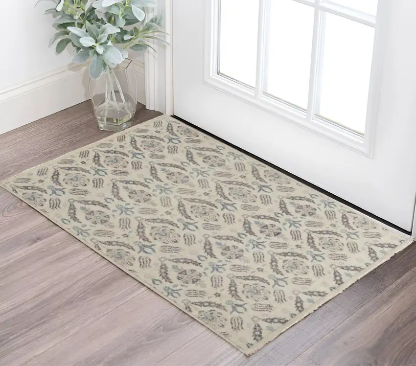 Gray and Ivory Wool Floral Hand Knotted Area Rug Photo 1