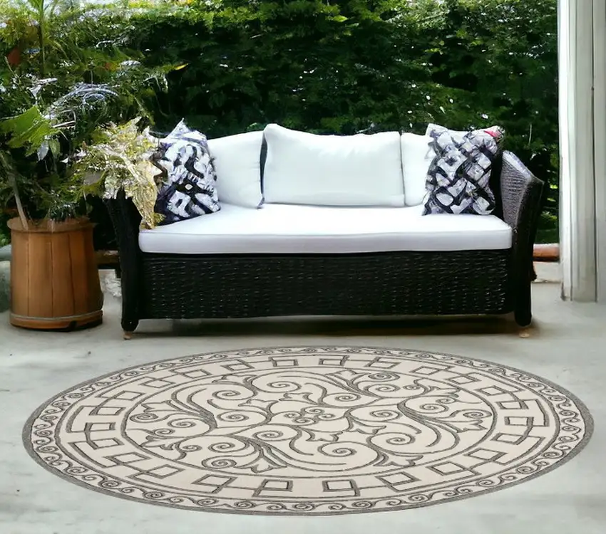 8' Ivory Grey Hand Woven Uv Treated Greek Key Medallion Round Indoor Outdoor Area Rug Photo 1