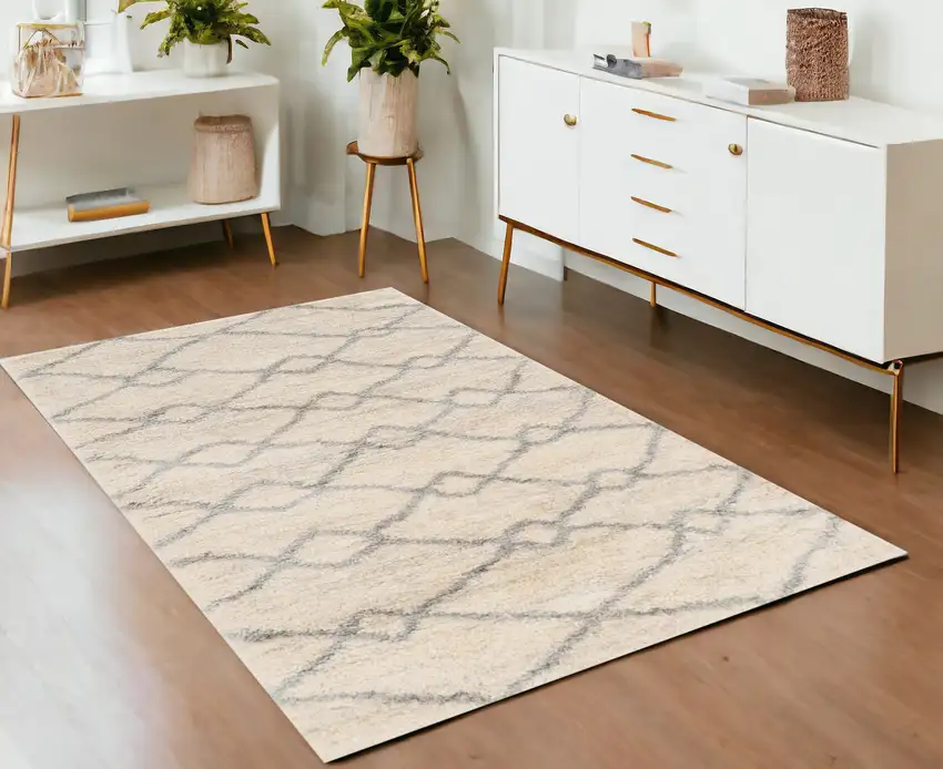 4'X6' Ivory Grey Machine Woven Chain Link Indoor Area Rug Photo 1
