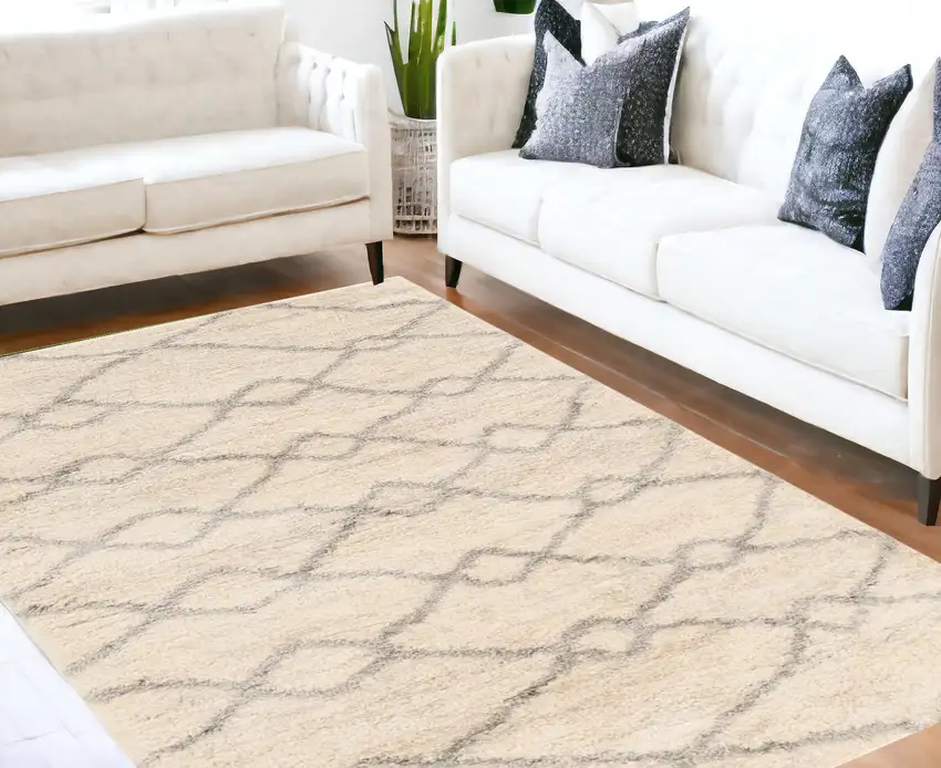 5'X8' Ivory Grey Machine Woven Chain Link Indoor Area Rug Photo 1