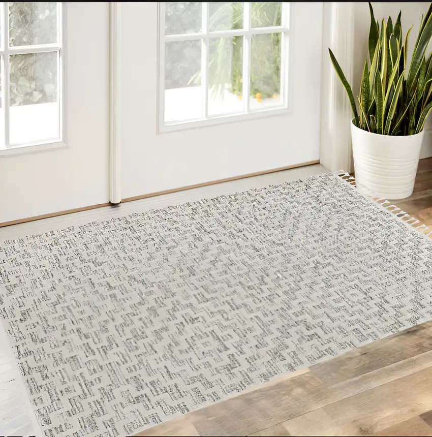 Ivory Grey Zigzag Diamonds Area Rug With Fringe Photo 1