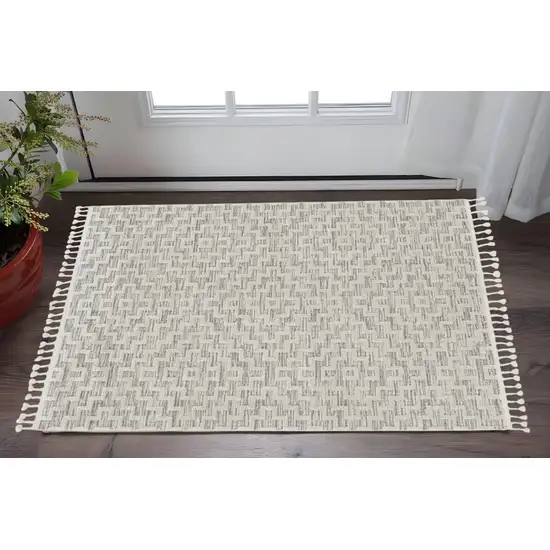 Ivory Grey Zigzag Diamonds Area Rug With Fringe Photo 2