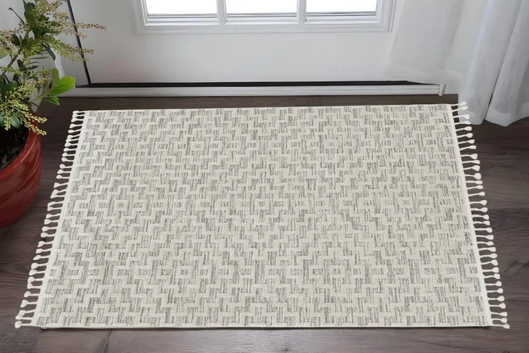 Ivory Grey Zigzag Diamonds Area Rug with Fringe Photo 3