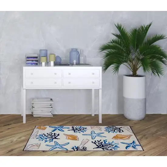 Ivory and Blue Seashell Hand Hooked Area Rug Photo 2