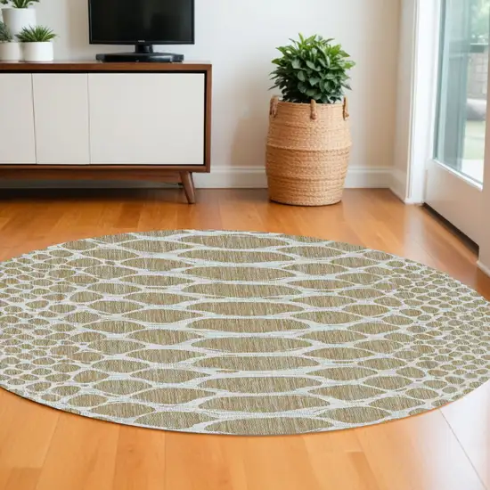 8' Ivory Machine Woven Uv Treated Animal Print Indoor Outdoor Round Area Rug Photo 1