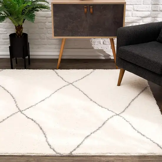 Ivory Modern Uneven Lattice Area Rug Photo 5