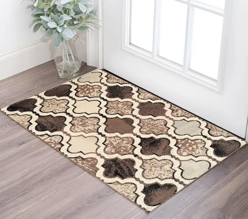 Ivory Quatrefoil Power Loom Distressed Stain Resistant Area Rug Photo 1