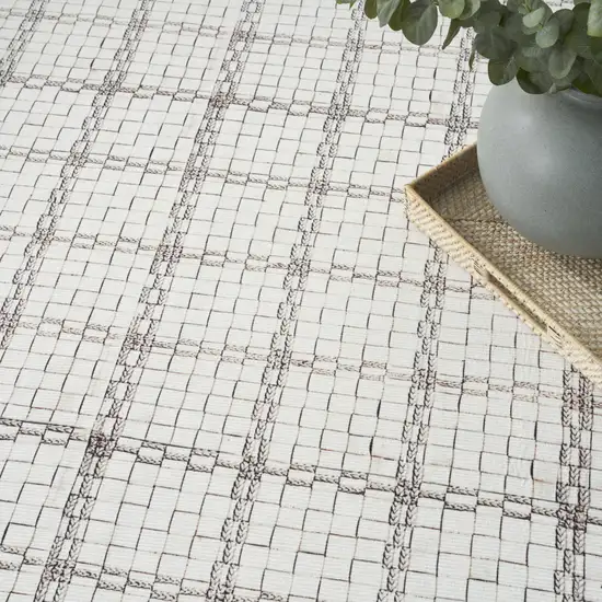 5' X 7' Ivory and Gray Geometric Power Loom Washable Non Skid Area Rug Photo 4