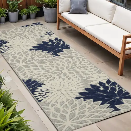 8' Ivory And Blue Indoor Outdoor Area Rug Photo 2