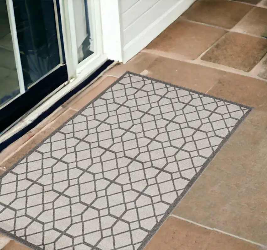2' X 3' Ivory Or Grey Diamond Pattern Accent Rug Photo 1