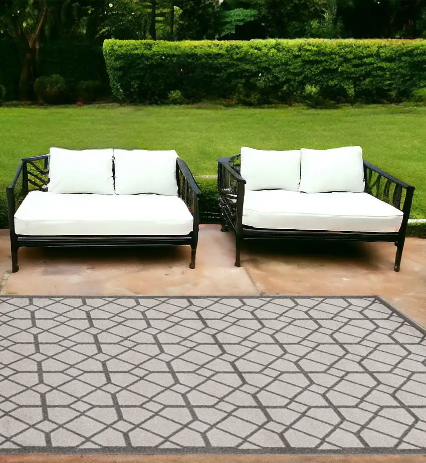 7' X 11' Ivory Or Grey Geometric Diamonds Indoor Outdoor Area Rug Photo 1