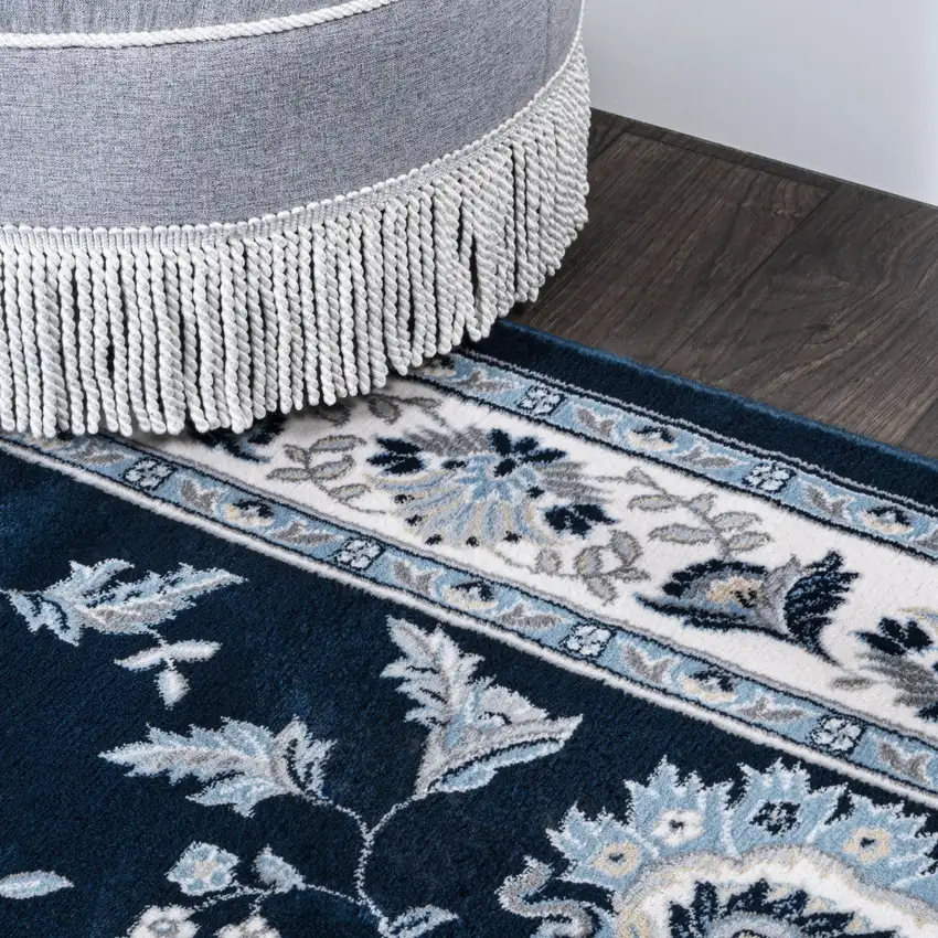 Medallion Area Rug Photo 6