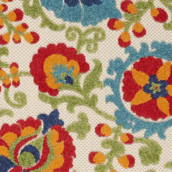 6' Green And Ivory Indoor Outdoor Area Rug Photo 3