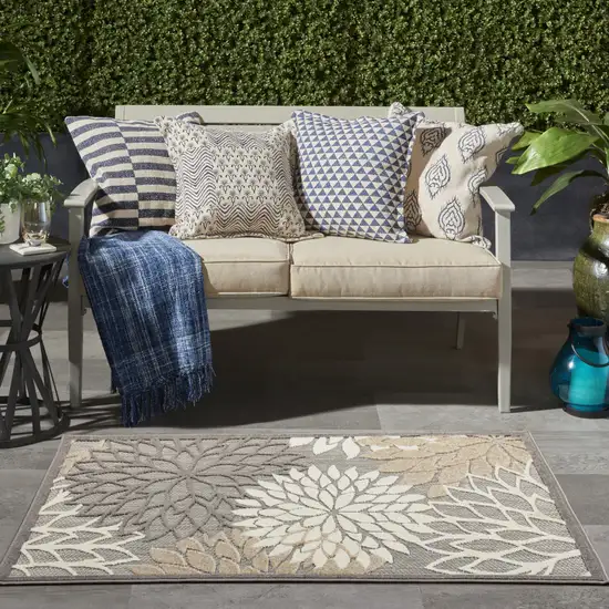 Gray And Ivory Indoor Outdoor Area Rug Photo 9