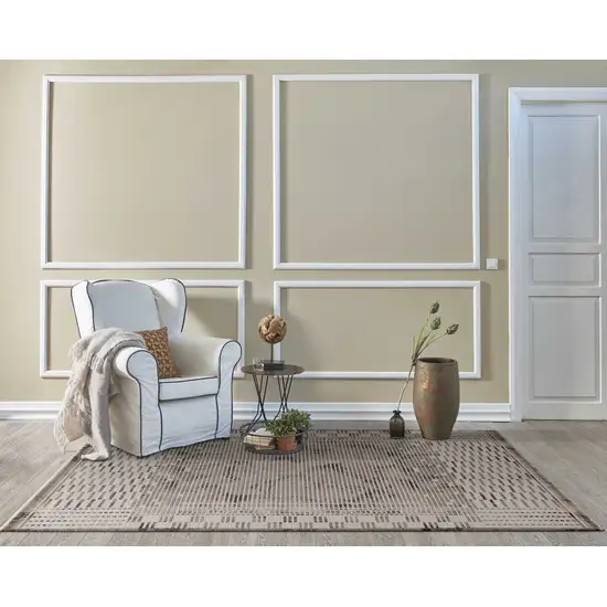 8' Beige And Brown Abstract Round Rug Photo 6