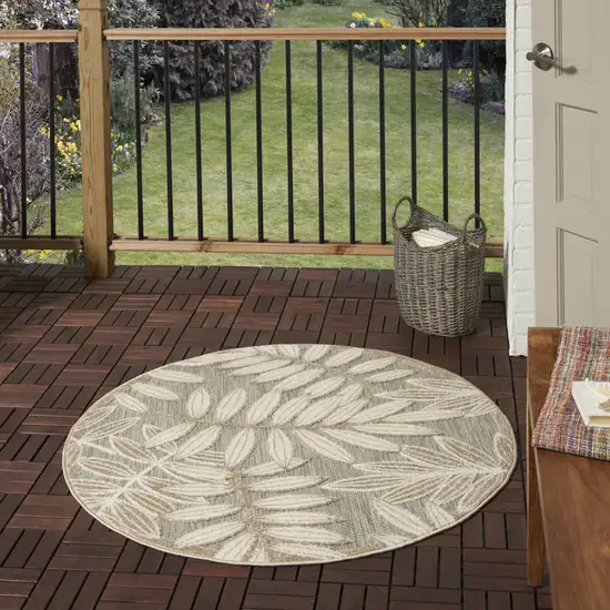 4' Gray And Ivory Round Floral Indoor Outdoor Area Rug Photo 5