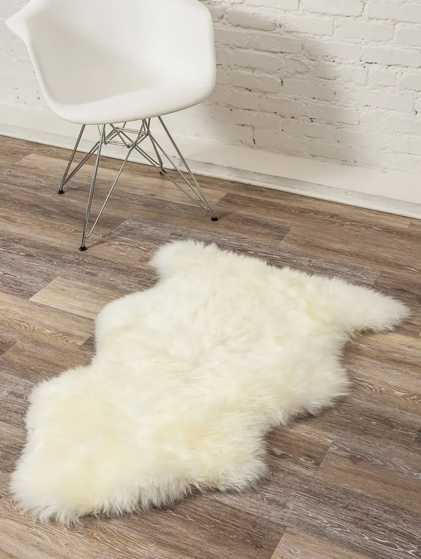 Natural New Zealand Sheepskin Wool Area Rug in White Photo 4