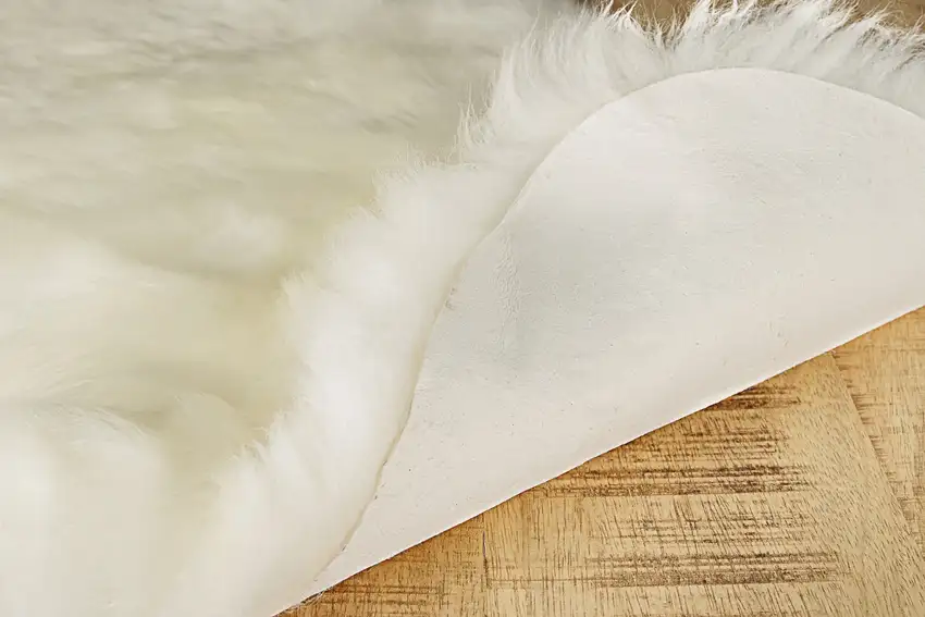 Natural New Zealand Sheepskin Wool Area Rug in White Photo 5