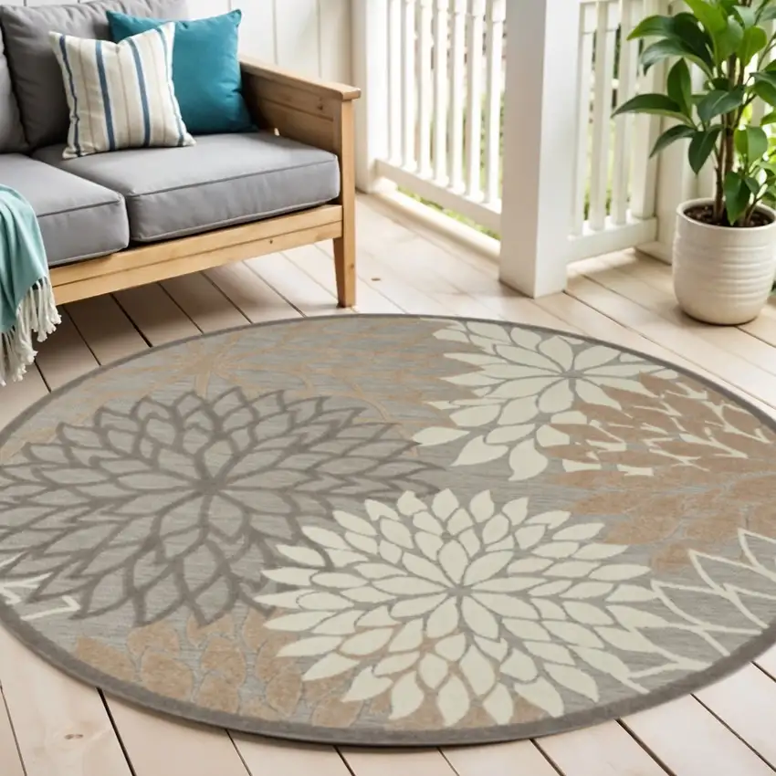 4' Gray And Ivory Round Indoor Outdoor Area Rug Photo 1