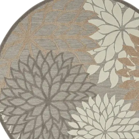4' Gray And Ivory Round Indoor Outdoor Area Rug Photo 4