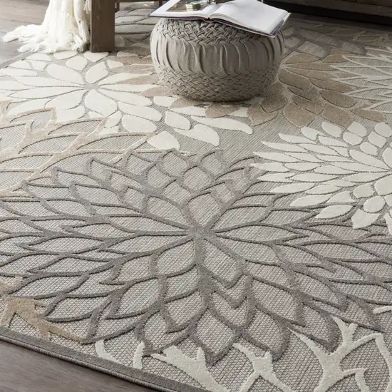 Gray And Ivory Indoor Outdoor Area Rug Photo 5