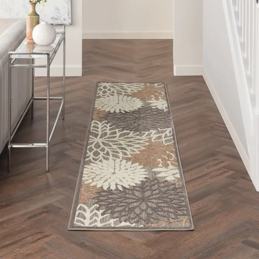 8' Gray And Ivory Indoor Outdoor Area Rug Photo 5