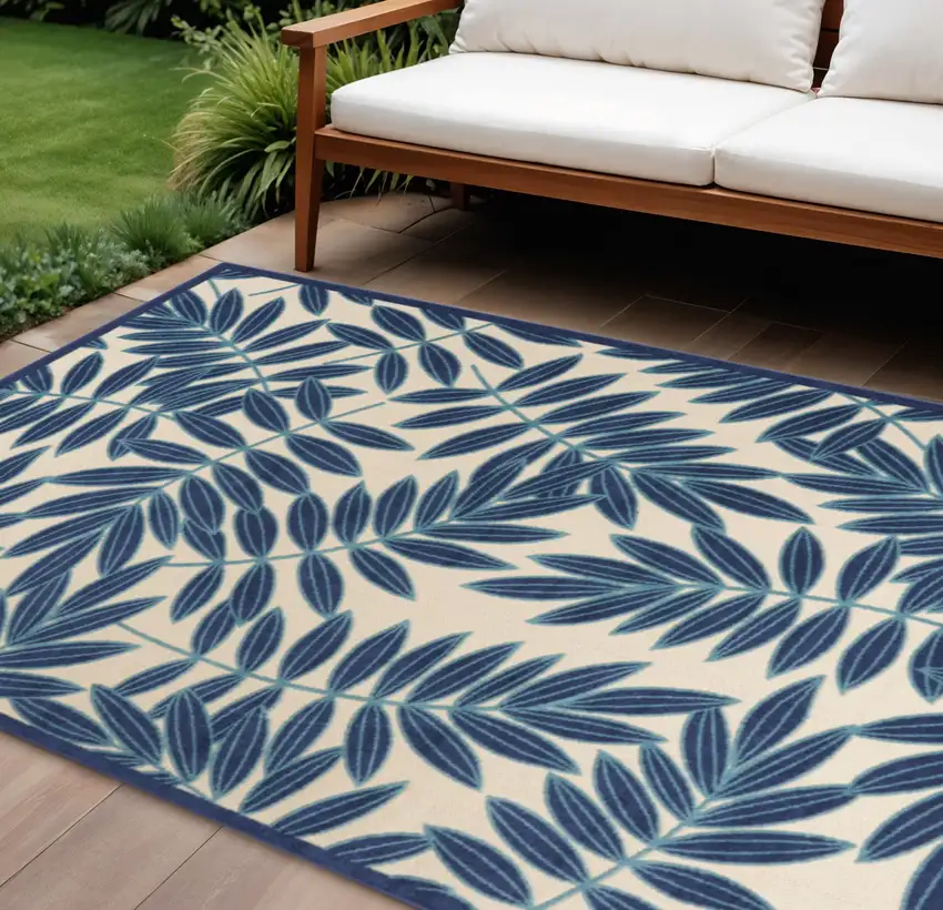 8' Blue And Ivory Round Floral Indoor Outdoor Area Rug Photo 2