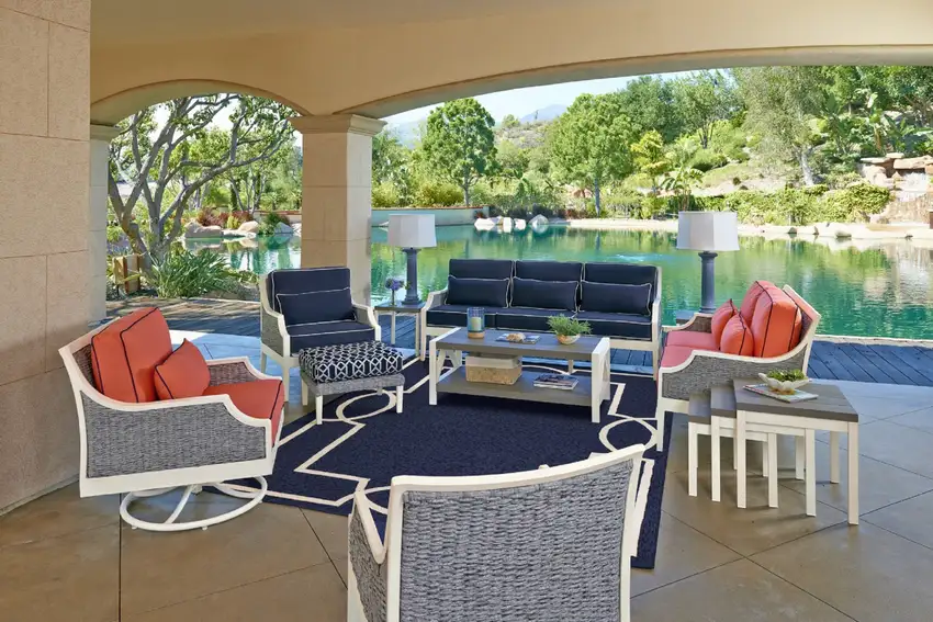 Ocean Blue Hand Hooked UV Treated Bordered Indoor Outdoor Accent Rug Photo 5