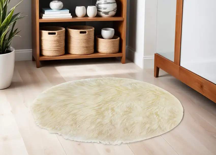 5' Off White Round Shag Sheepskin Area Rug Photo 1