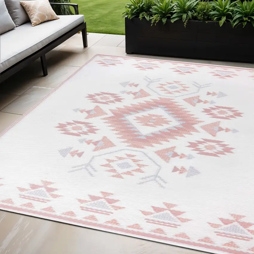 Orange Geometric Indoor Outdoor Area Rug Photo 1