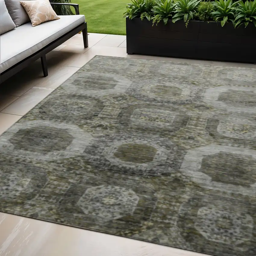 Pewter And Silver Medallion Washable Indoor Outdoor Area Rug Photo 2