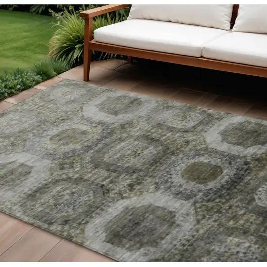 Pewter And Silver Medallion Washable Indoor Outdoor Area Rug Photo 2