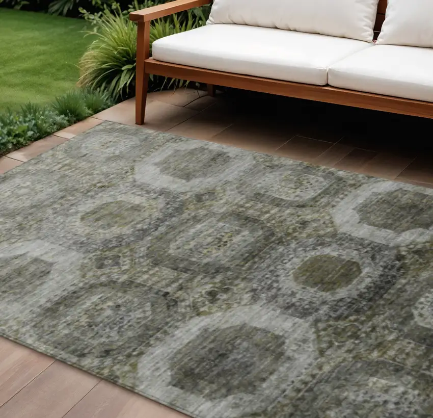 Pewter And Silver Medallion Washable Indoor Outdoor Area Rug Photo 2