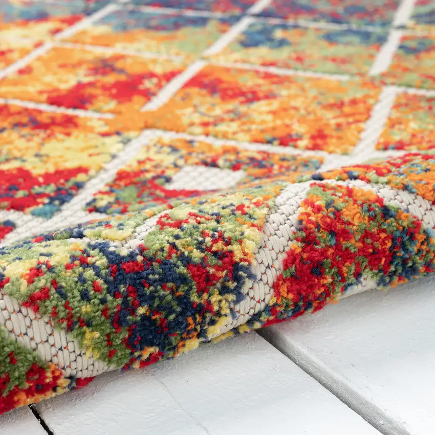 Red And Orange Diamond Round Rug Photo 9