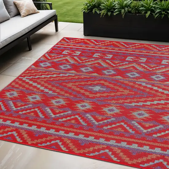 Red Geometric Indoor Outdoor Area Rug Photo 1