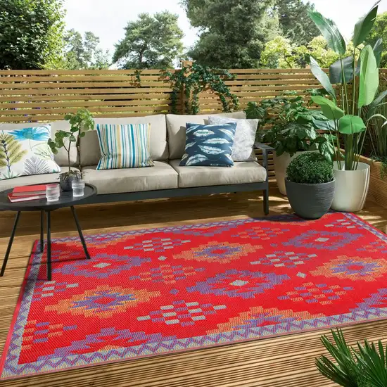 Red Geometric Indoor Outdoor Area Rug Photo 6